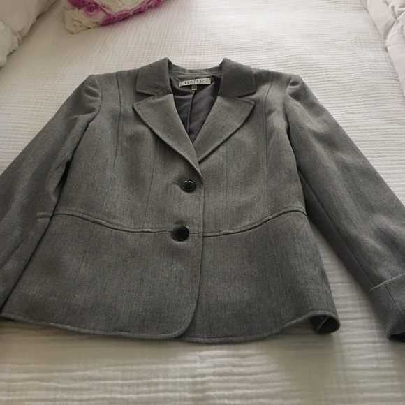 Two piece suit - Picture 2 of 6